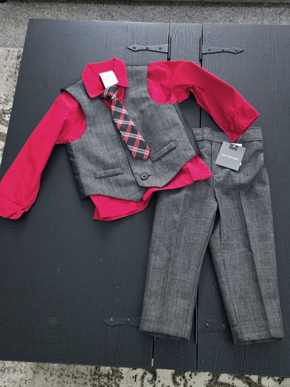 NWT Van Heusen boys sz 18 mo 4 piece gray / black / red suit